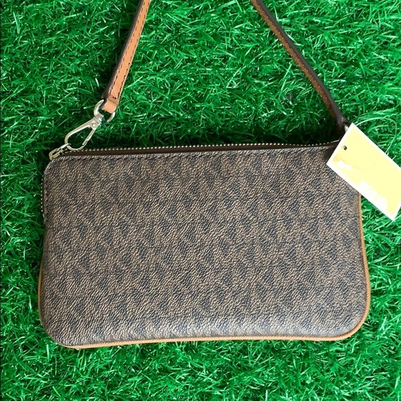 Michael Kors Jet Set Travel Large Top Zip Wristlet - Picture 2 of 16